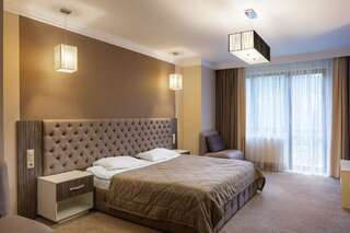 Отель Tavel Hotel & SPA Буковель Улучшенный двухместный номер с 1 кроватью или 2 отдельными кроватями и доступом в спа-центр-1